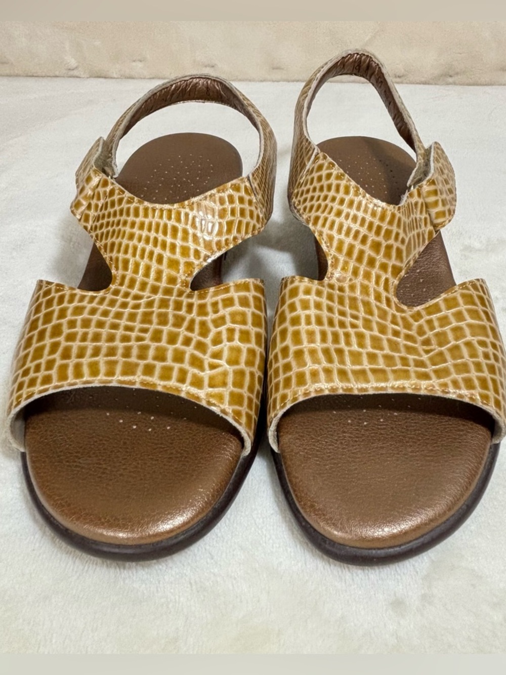 SAS Suntimer Women’s Tripad Comfort Croc-embossed Bronze Leather Sandals Sz 8 M